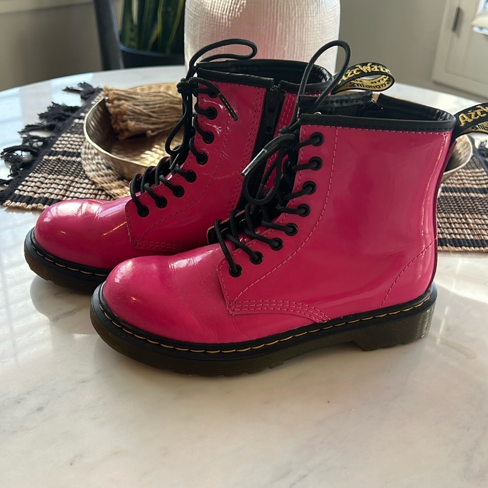 Girls dr. Martens in hot pink.